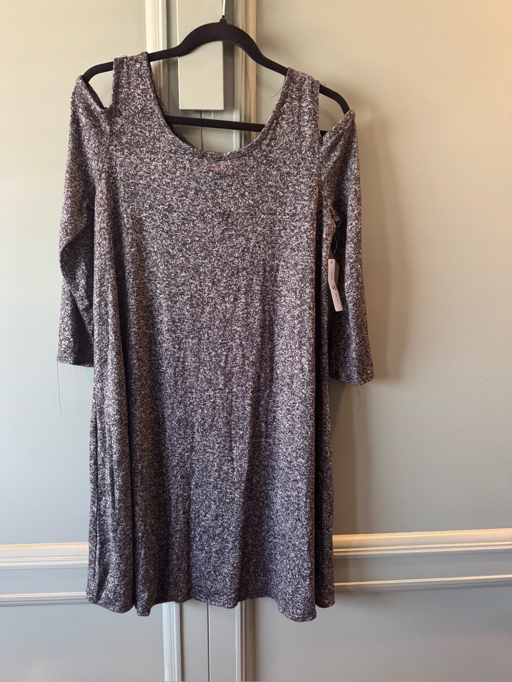 NWT Thyme & Honey Womens Cold-Shoulder Knit Dress in Heather Gray - Size M